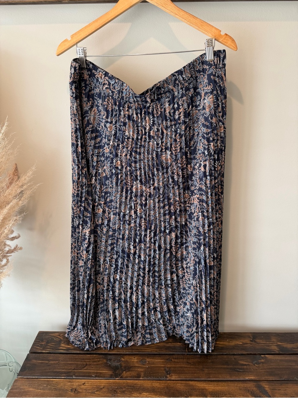 Reitmans Navy and Beige Pleated Floral Midi Skirt